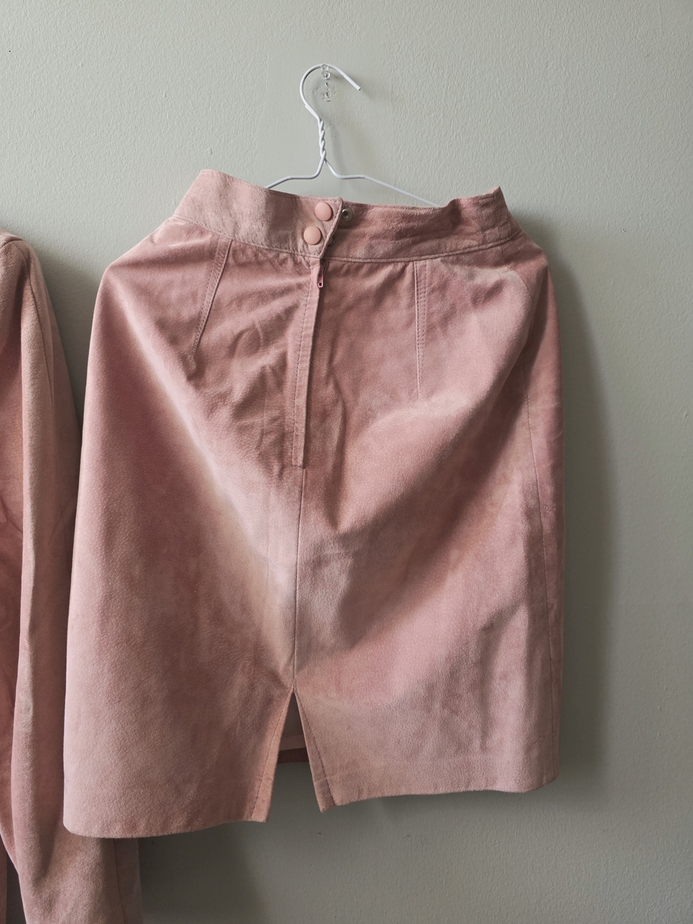 Danier Geniun Leather Vintage Blazer & Skirt Set - Dusty Pink Suede - Picture 5 of 12